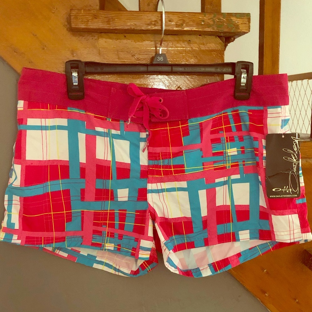 Women’s Oakley board shorts NWT! Size 14